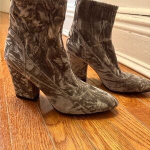 Elegant Crushed Velvet Ankle Boots - Never Worn - Grayish Taupe